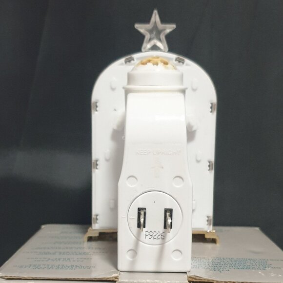 Bath & Body Works Holiday Village Wallflower Fragrance Plug Christmas (Used) - Picture 5 of 10